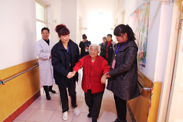 老人的笑容，我們的快樂——公司青年志愿者走進(jìn)敬老院活動側(cè)記.jpg